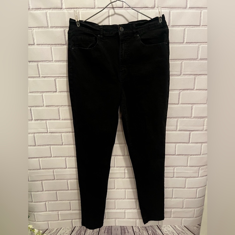 FOREVER 21 women black stretch jeans/ size 30
